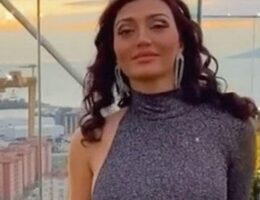 Azərbaycanlı müğənni büstqalter geyinmədi