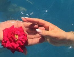 Şəbnəm Tovuzlu əri ilə hovuzda – FOTO