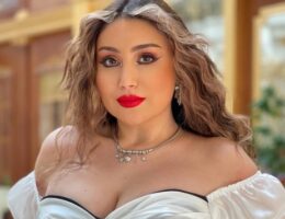 Damlanın sinə dekoltesi tənqid edildi — Foto