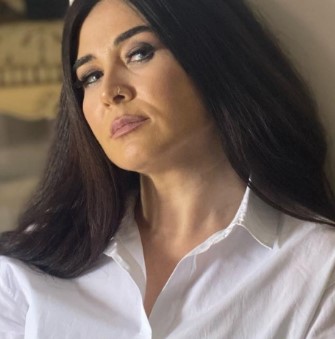 Elnarə övladlarına TikTok-u qadağan edib