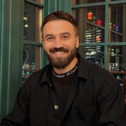 Zamiqi gözügötürməyən həmkarı kimdir?