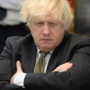 “Ayağın timsahın ağzındadırsa, onunla necə danışıqlara getmək olar?” — Conson