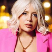 «Ən bahalı maşınları xanəndə qızlar sürür» — VİDEO