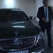 Manaf Ağayev lüks avtomobili ilə televiziyaya gəldi