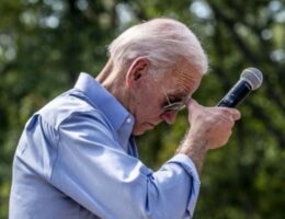 Bayden niyə gülünc hərəkətlər edir? — «Yaş artdıqca…»