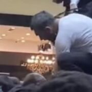 Hüseynlə görüşdə biabırçılıq — Fanatları qayışla vurdular — VİDEO