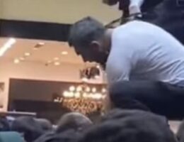 Hüseynlə görüşdə biabırçılıq — Fanatları qayışla vurdular — VİDEO