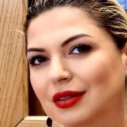 Ailə qurandan 13 il sonra soyadını dəyişdi — Foto