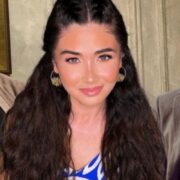 Elnarə onları meyxanaçı hesab etmir