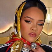 Rihannanın müzakirələrə səbəb olan obrazı — Foto