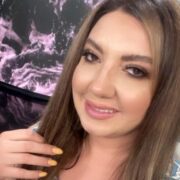 Oğlunun toyuna gəlməyən müğənnilərə qarğış etdi