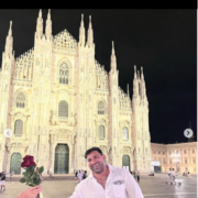 Kamilin İtaliyada gül uzatdığı qadın kimdir? — FOTO