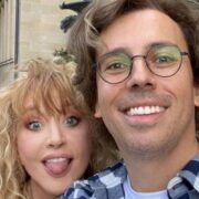 Puqaçova “xarici agent” elan edilən ərinə dəstək oldu