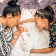 Təranə 40 günün körpəsini tamaşaya çıxardı — FOTO