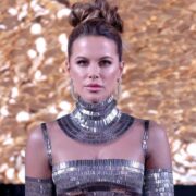 Hollivud ulduzu podiumda göz qamaşdırdı — FOTO