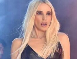 Gülşən azan səsini eşidərkən konserti dayandırdı: Hər kəs bundan danışır