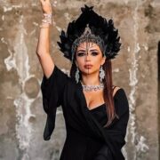 Renka bu dəfə «qara kraliça» oldu — FOTO