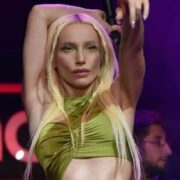 Gülşen 3 aparıcını susdurdu — VIDEO