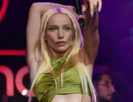 Gülşen 3 aparıcını susdurdu — VIDEO