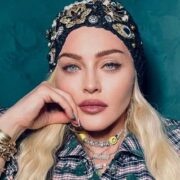 Seks aludəçisi olduğunu etiraf etdi