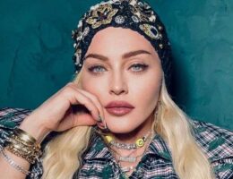 Seks aludəçisi olduğunu etiraf etdi