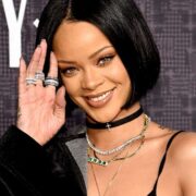 Ofisiantlara təmizliyə kömək etdi