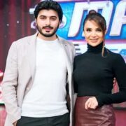 Bir-birini izləmədən çıxardılar