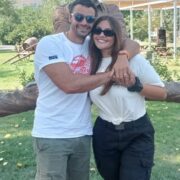 Jan Klod Van Dammın oğlu və gəlini Vəndam kəndində — Foto