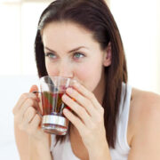 Gündə 4-5 stəkan çay içənlərdə bunlar baş verir — FƏSADLARI