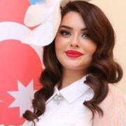 Mina hələ boşana bilmir