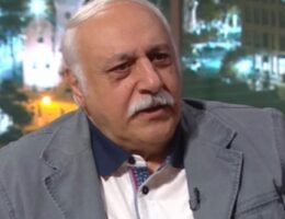 “Elə bil atamın dükanıdır, bilet istəyirlər”