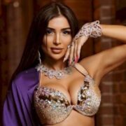 Renka özünü təriflədi: “Kişilər ona heyran olurlar“