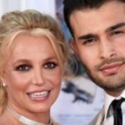 Ər-arvad qırğındadırlar, onları mühafizəçilər ayırır