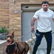 Kamil itlərini tanıtdırdı: “Hürə bilmir, arada ulayır“