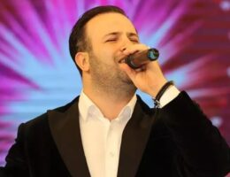 “Oğlum xalçanı yerə sərib əllərini göyə qaldırır”