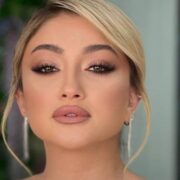 Zümrüd boşanmasından danışdı