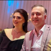 Hüseyn xanımına avtomobil hədiyyə edib