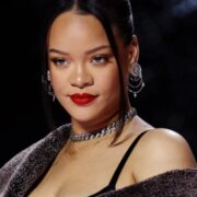 Rihanna bunu bacaran ilk qadın müğənni oldu