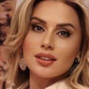 Roza Zərgərli həkimindən şikayətçidir