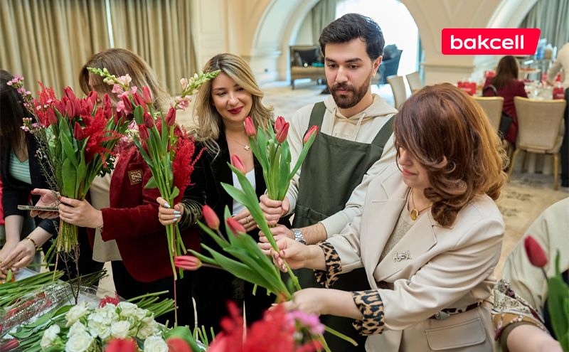 “Bakcell” jurnalist xanımları 8 Mart münasibətilə təbrik edib — FOTO