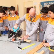 Peşə və məktəb bir arada!