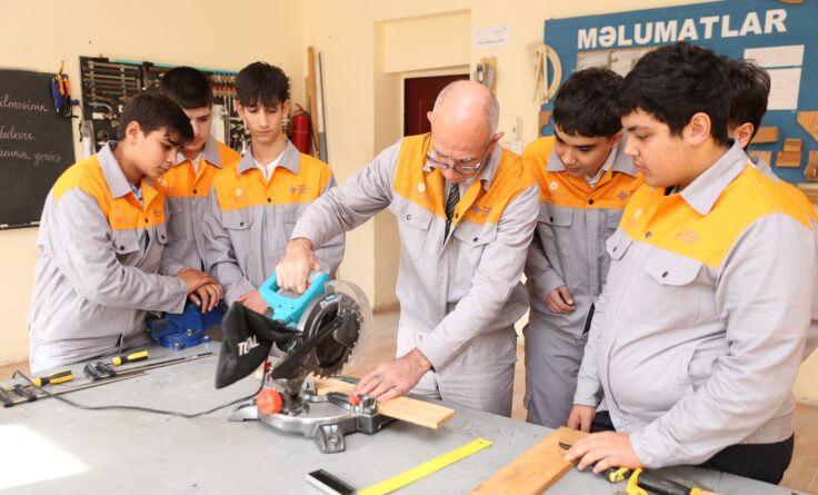 Peşə və məktəb bir arada!
